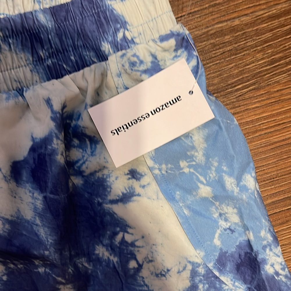 Amazon Essential Tie Dye Shorts - Picture 2 of 4